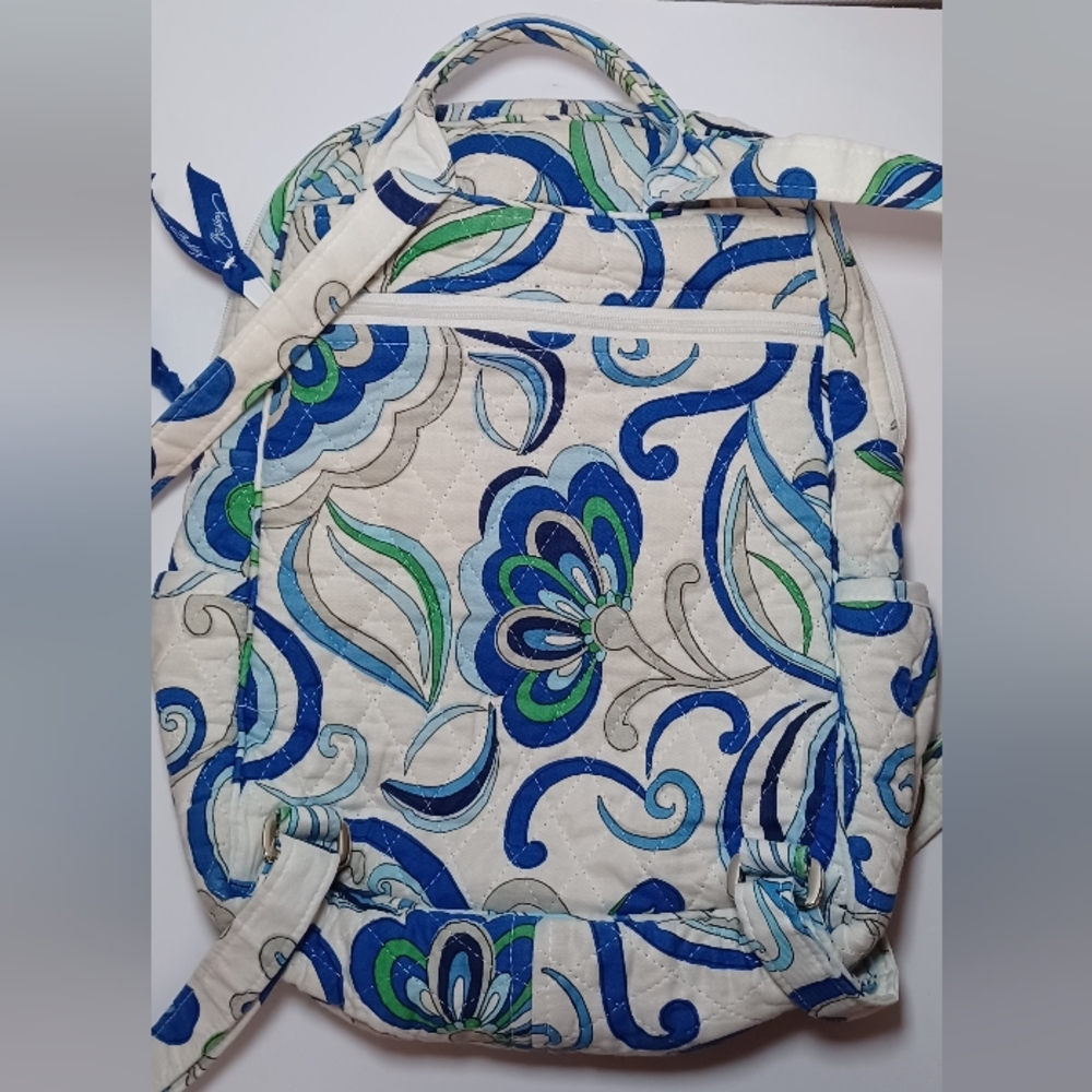 Vera Bradley Mediterranean White Quilted Cotton Backpack. - Picture 7 of 9